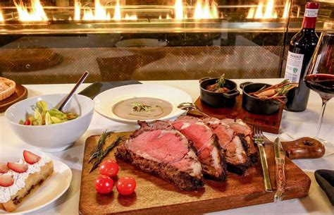 CRU STEAKHOUSE .